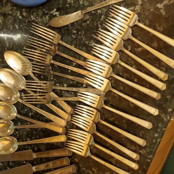 1847 Rogers Bros Silverplate Flatware service for 6 - Picture 2 of 7